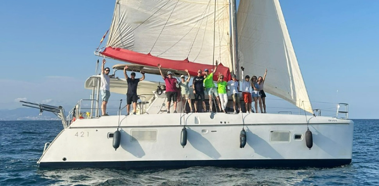 Navegar Catamaran Privado 12 Plazas | Experiencias Originales | Cenas Barcelona