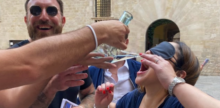 Escape Room Exterior del Born al Raval | Actividades Originales | Cenas Barcelona