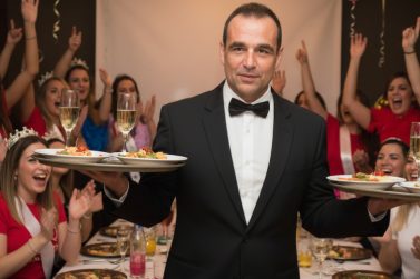 Cena con Camarero Falso | Cenas Barcelona | Restaurantes Originales Barcelona