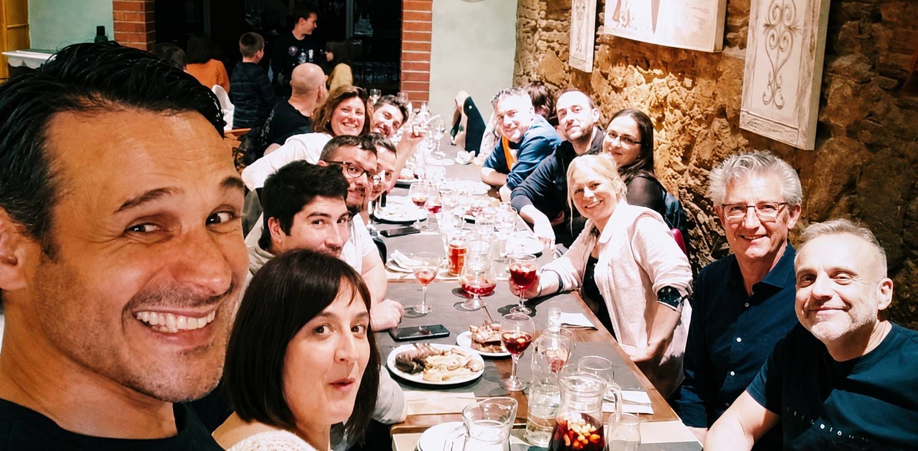 Mesa para una cena de grupo numeroso en Barcelona | Cenas Barcelona