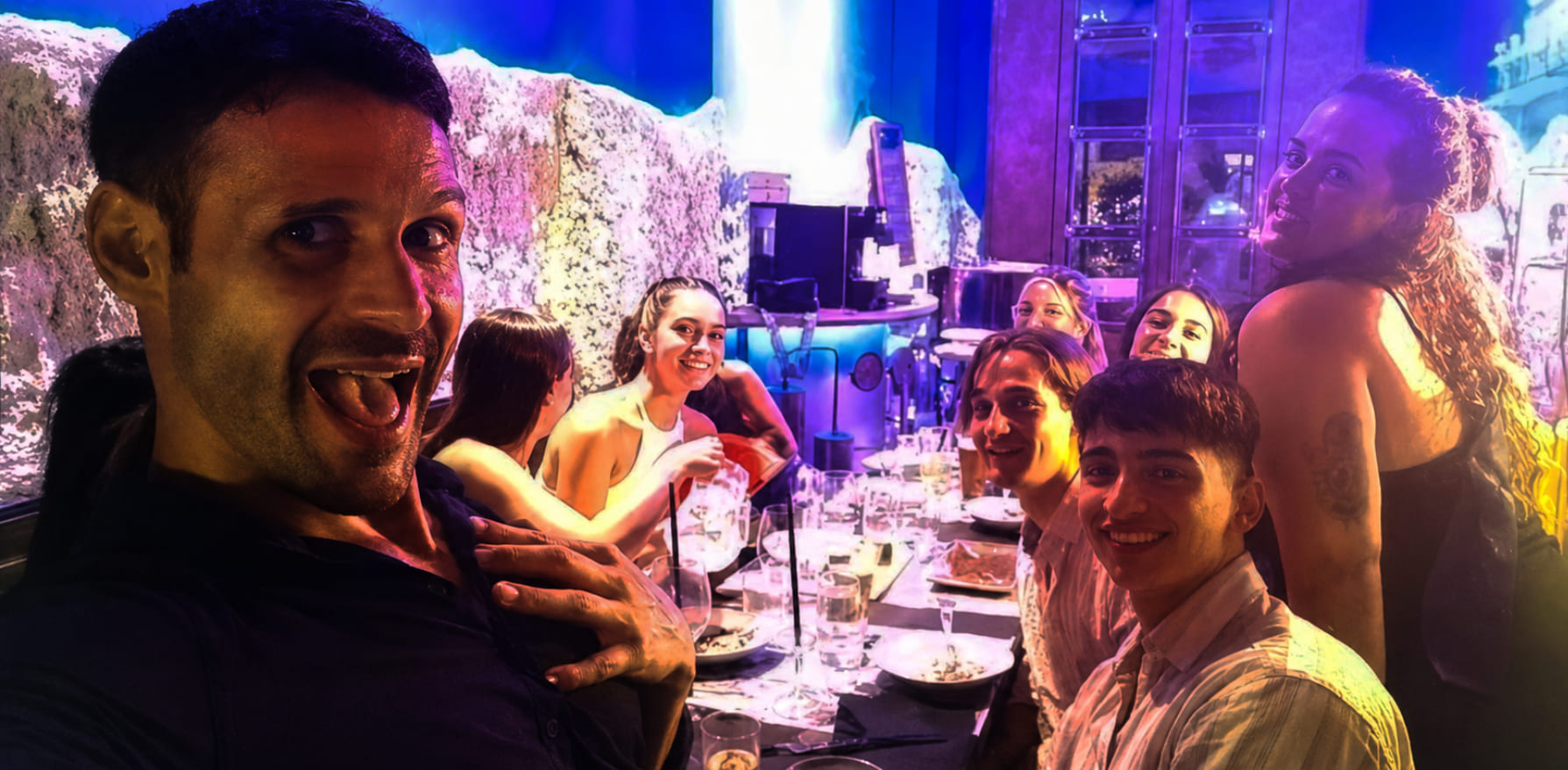 Una sorpresa con humor, sin romper el ambiente | Cenas Barcelona 