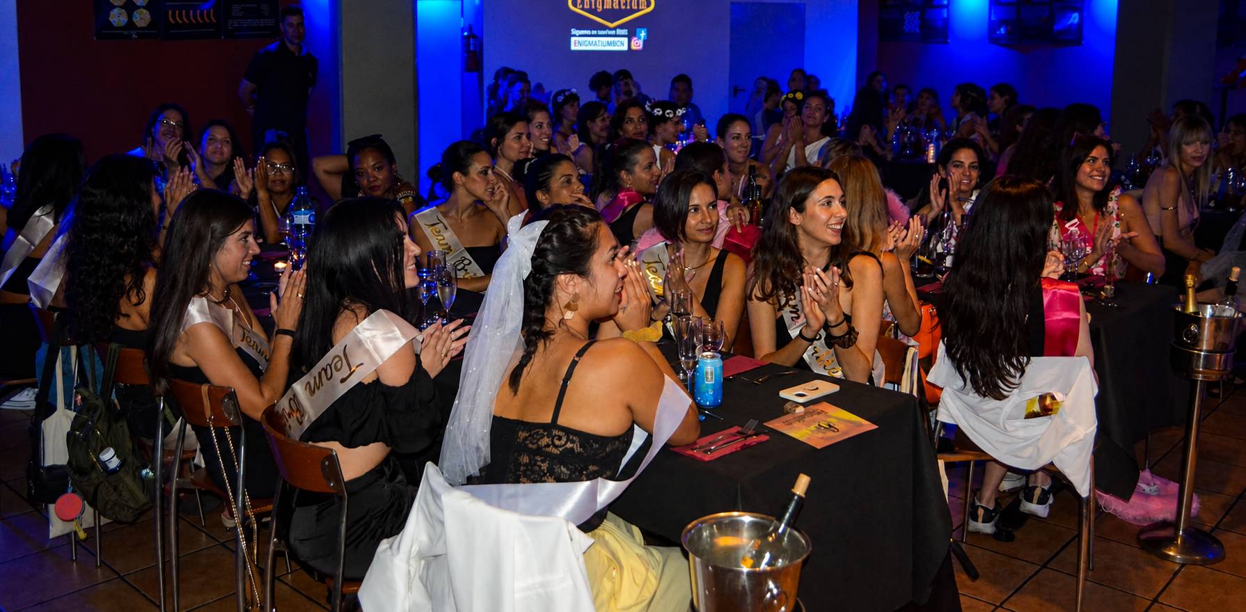Cena con espectaculo en Enigmatium Barcelona | Cenas Barcelona