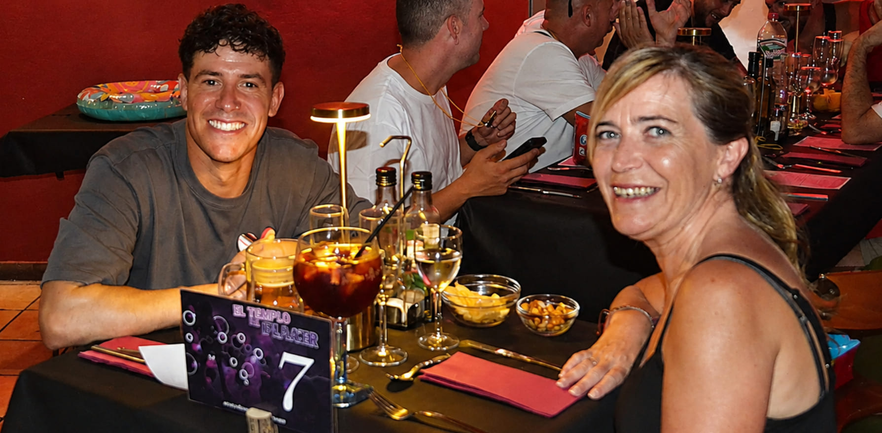 Cena con espectaculo en El Templo del Placer | Cenas Barcelona