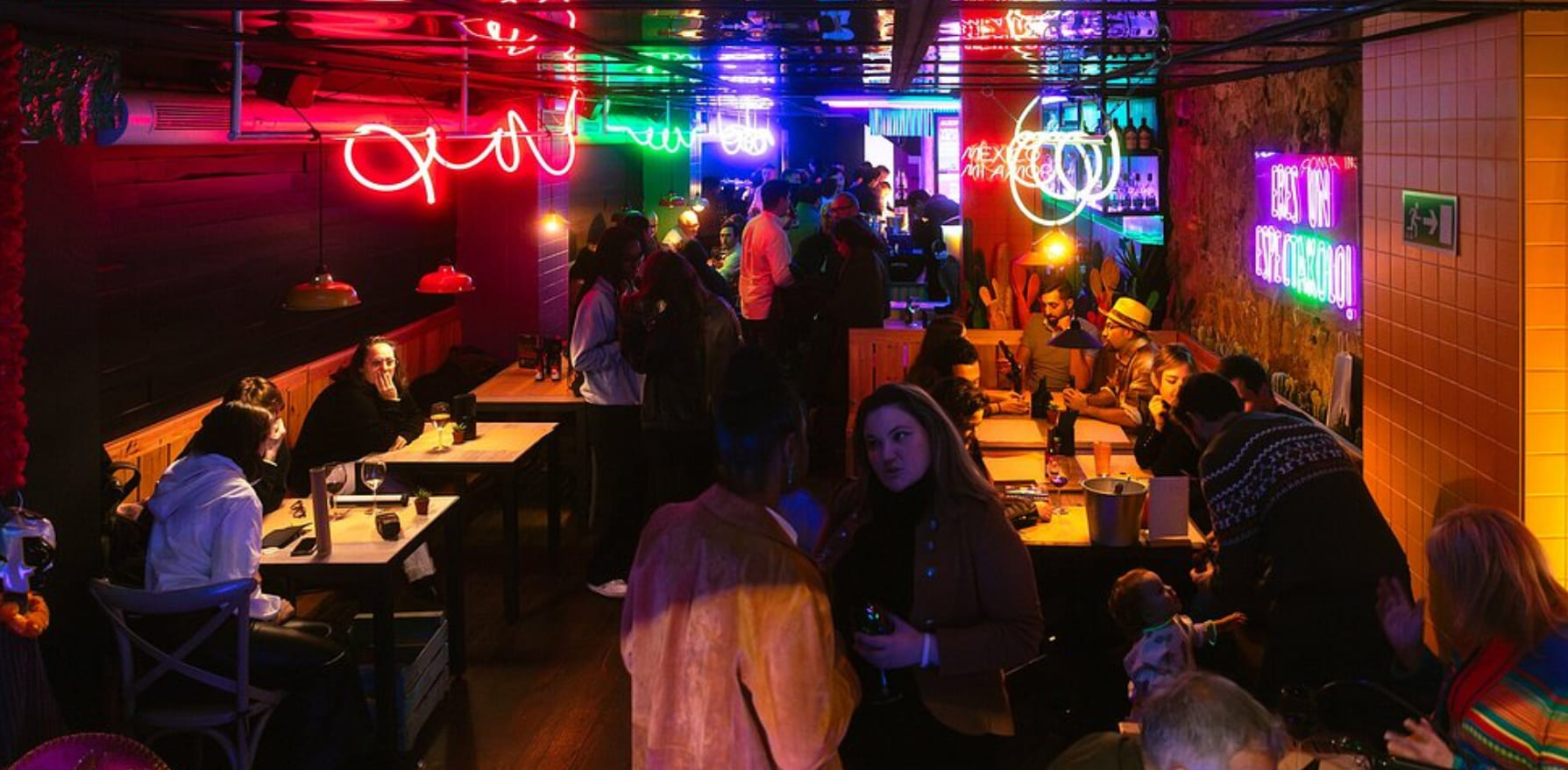 Luces de neon en Tik Tako Barcelona | Cenas Barcelona